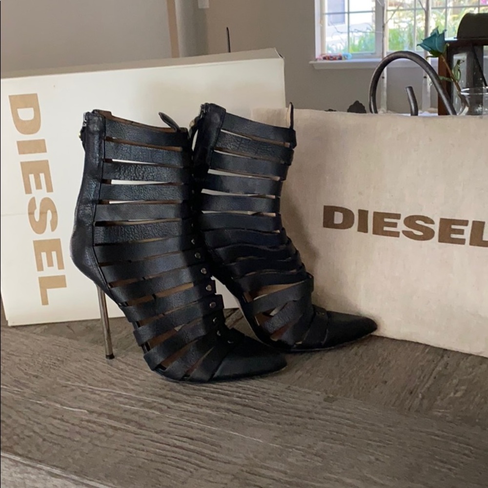 Diesel bondage high heel